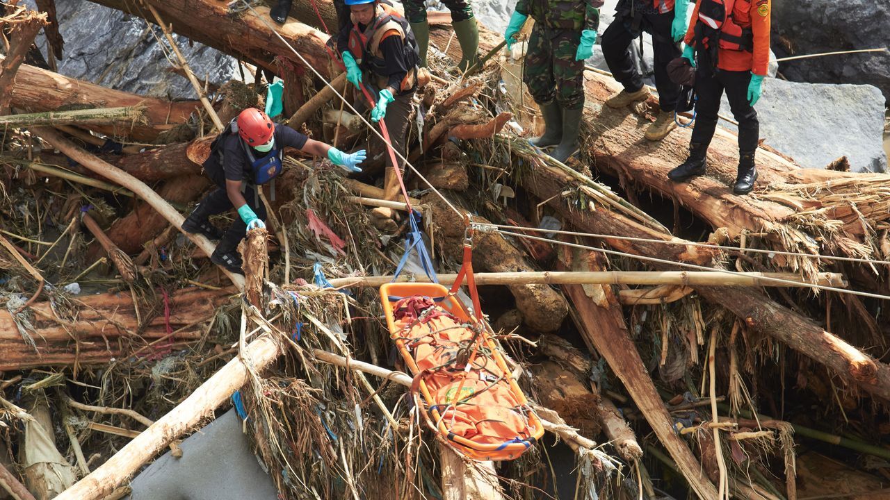 Image for Over 1,300 dead and 800 missing in Asia floods