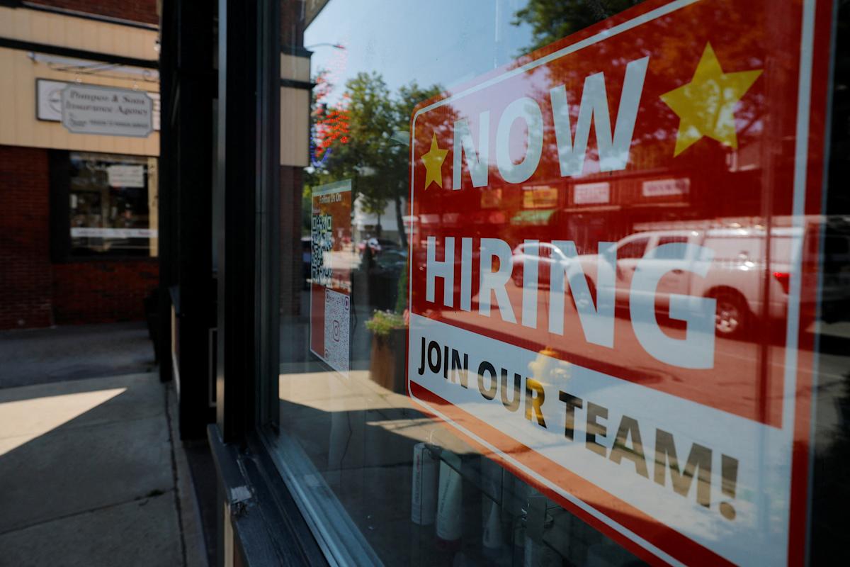 U.S. private employers lose 32,000 jobs in November, missing estimates