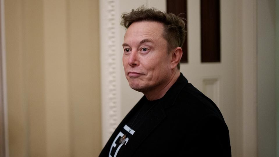 Image for Musk Secures $16.5 Billion Deal with Samsung for Texas-Made Tesla AI Chips