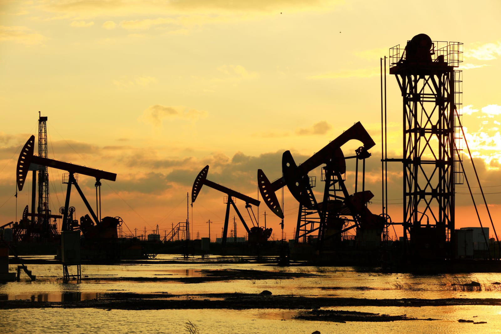 Image for China Defies U.S. Demands, Vows to Maintain Russian and Iranian Oil Imports