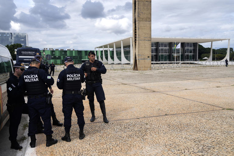 Image for Supreme Court Sentences ex-President Bolsonaro to 43 Years in Prison