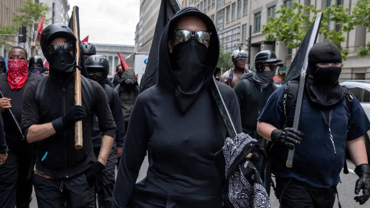 Image for Dutch parliament adopts motion to classify Antifa as terrorist organization
