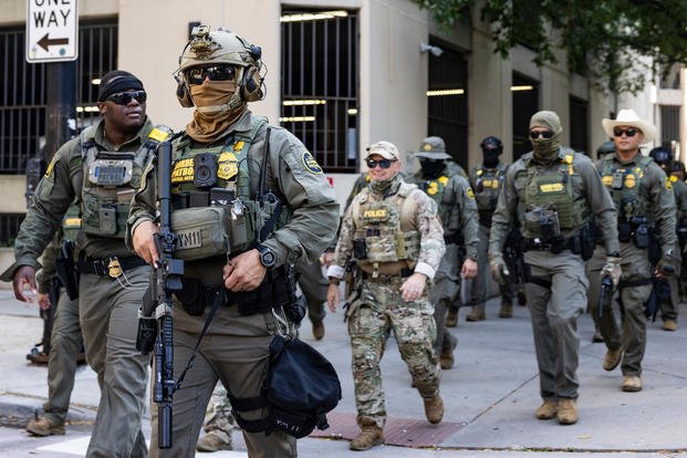 Image for Illinois governor says troops may be deployed to Chicago as immigration agents patrol