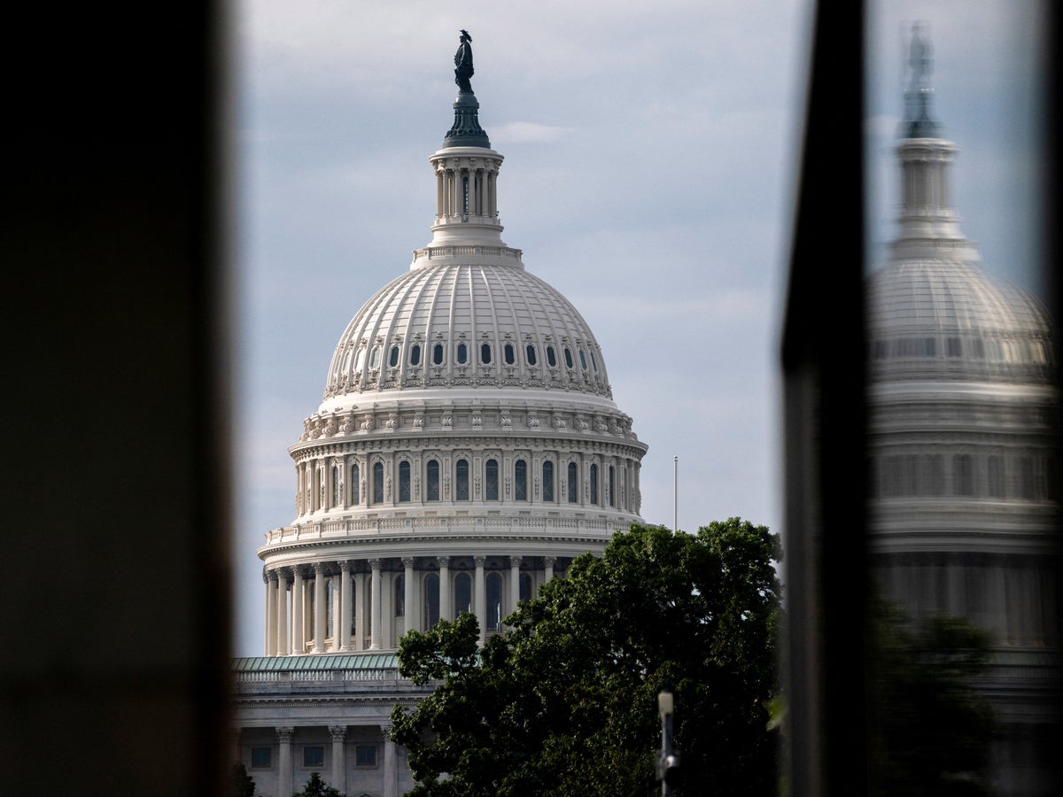 Image for US government shutdown to furlough 750,000 workers daily, costing $400M