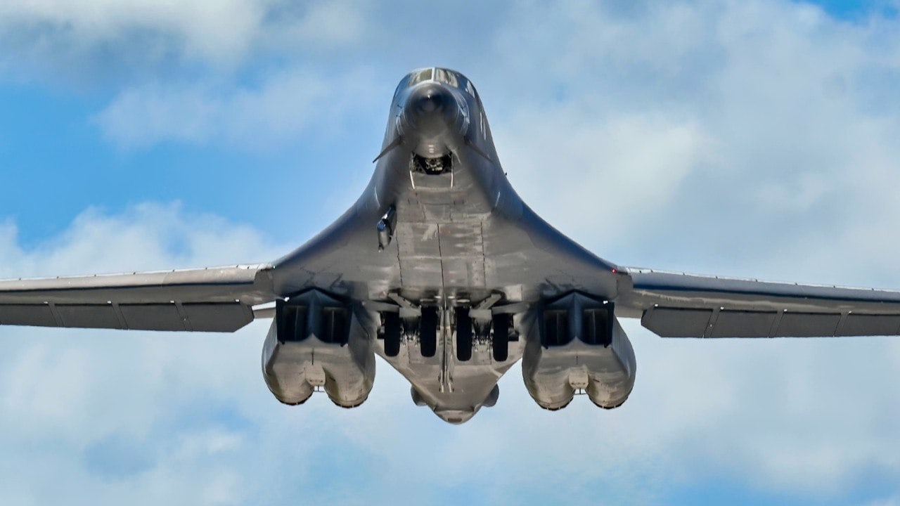 Image for USAF B-1B Strategic Bombers turn off responders after La Margarita Islands flyover