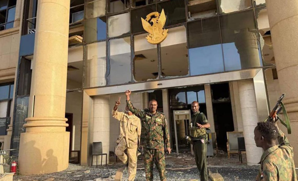 Image for Sudanese President meets Egyptian President amid escalating conflict