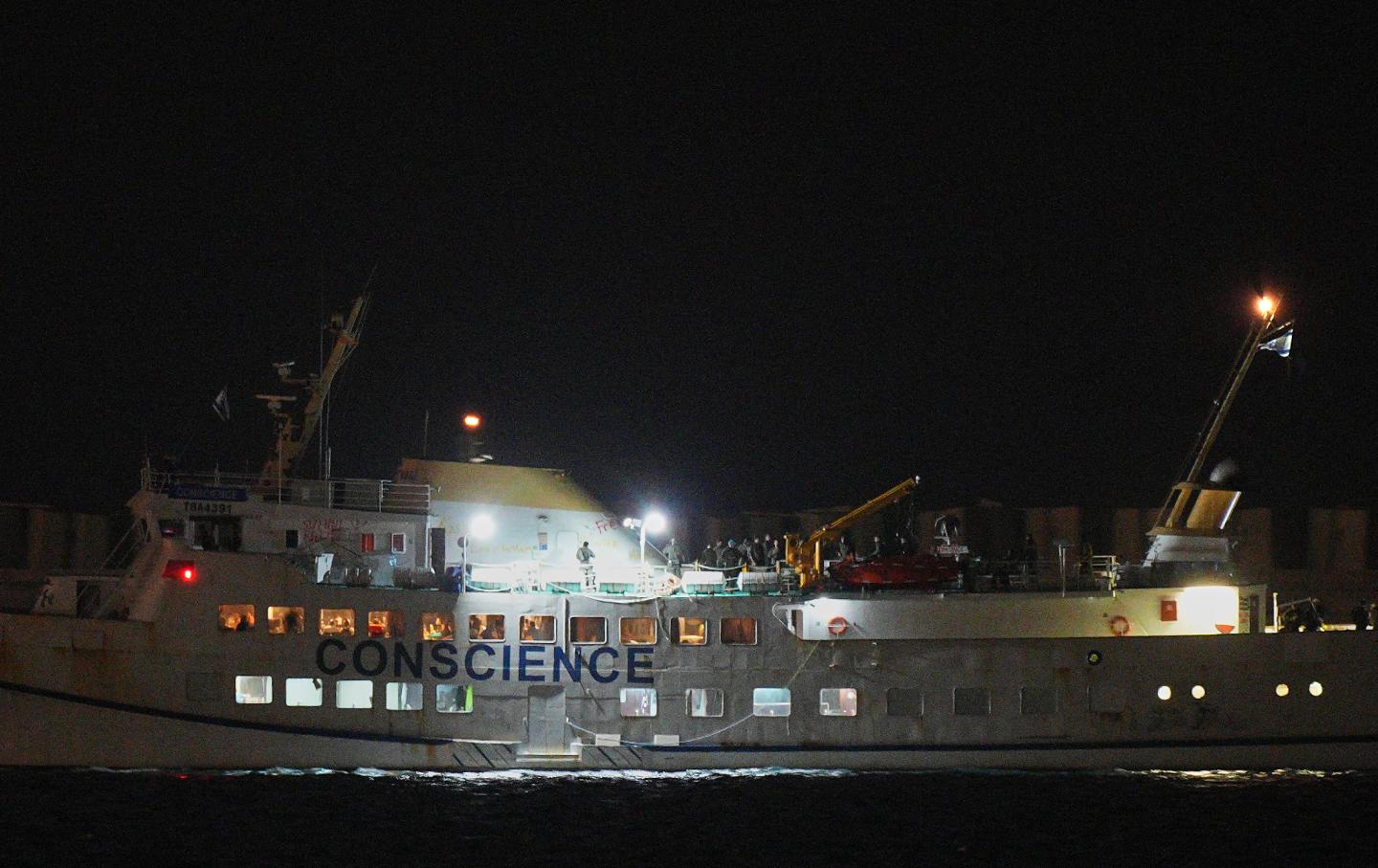 Image for Saudi-led coalition strikes Mukalla port after unauthorized ship unloading