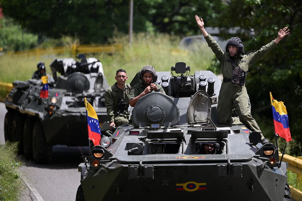 Image for Venezuelan government allows military weapons for civilian organizations