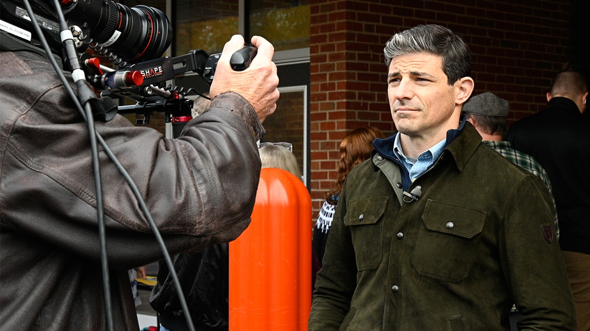 Image for ABC News reporter describes messages between Charlie Kirk’s killer and boyfriend as