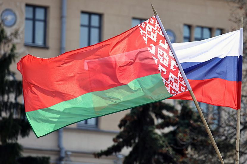 Image for Poland urges citizens to leave Belarus