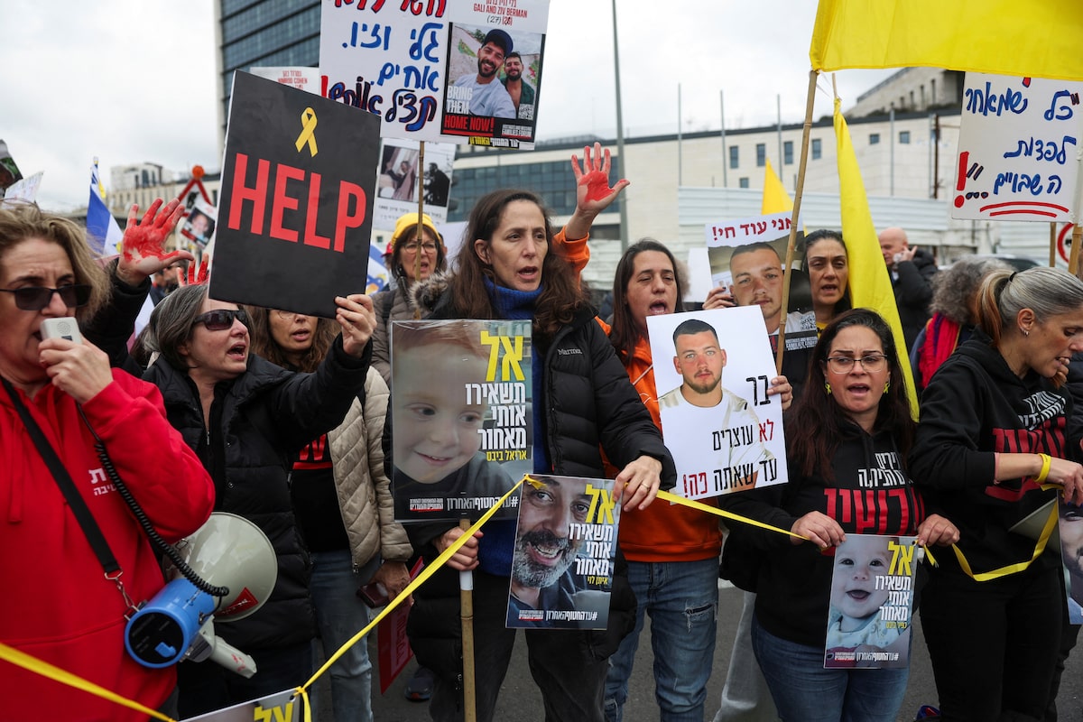 Image for Israeli leaders declare intent to end ceasefire after hostages recovered
