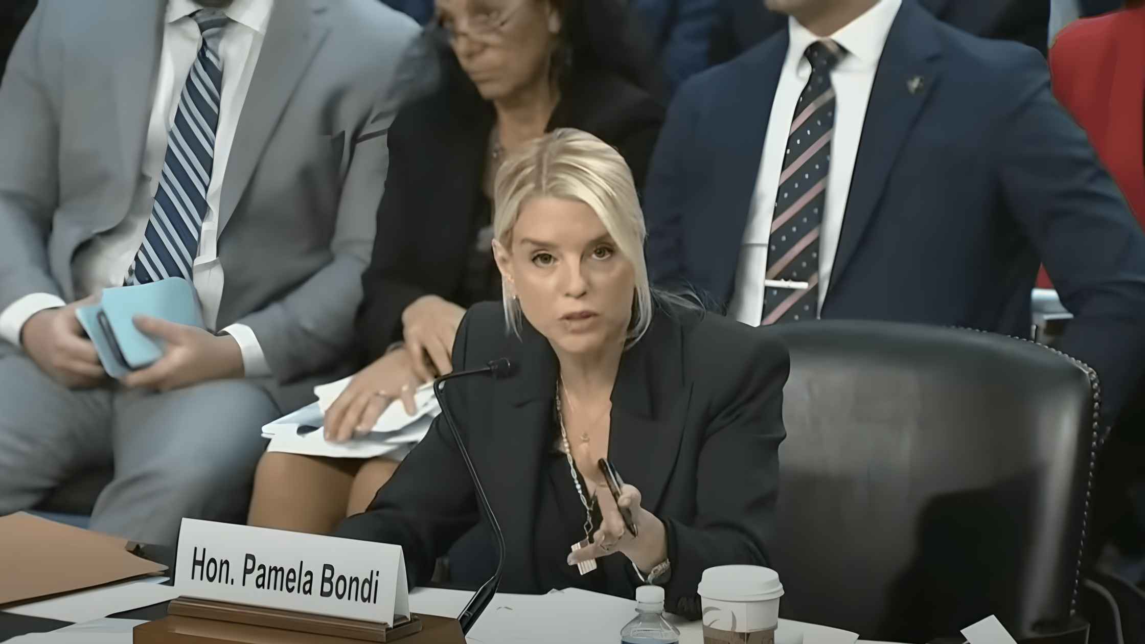 Image for Trump demands Pam Bondi investigate Clinton, Summers, Hoffman, and JPMorgan