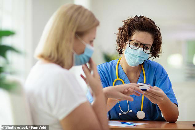 Image for Spain reinstates mandatory masks in healthcare facilities