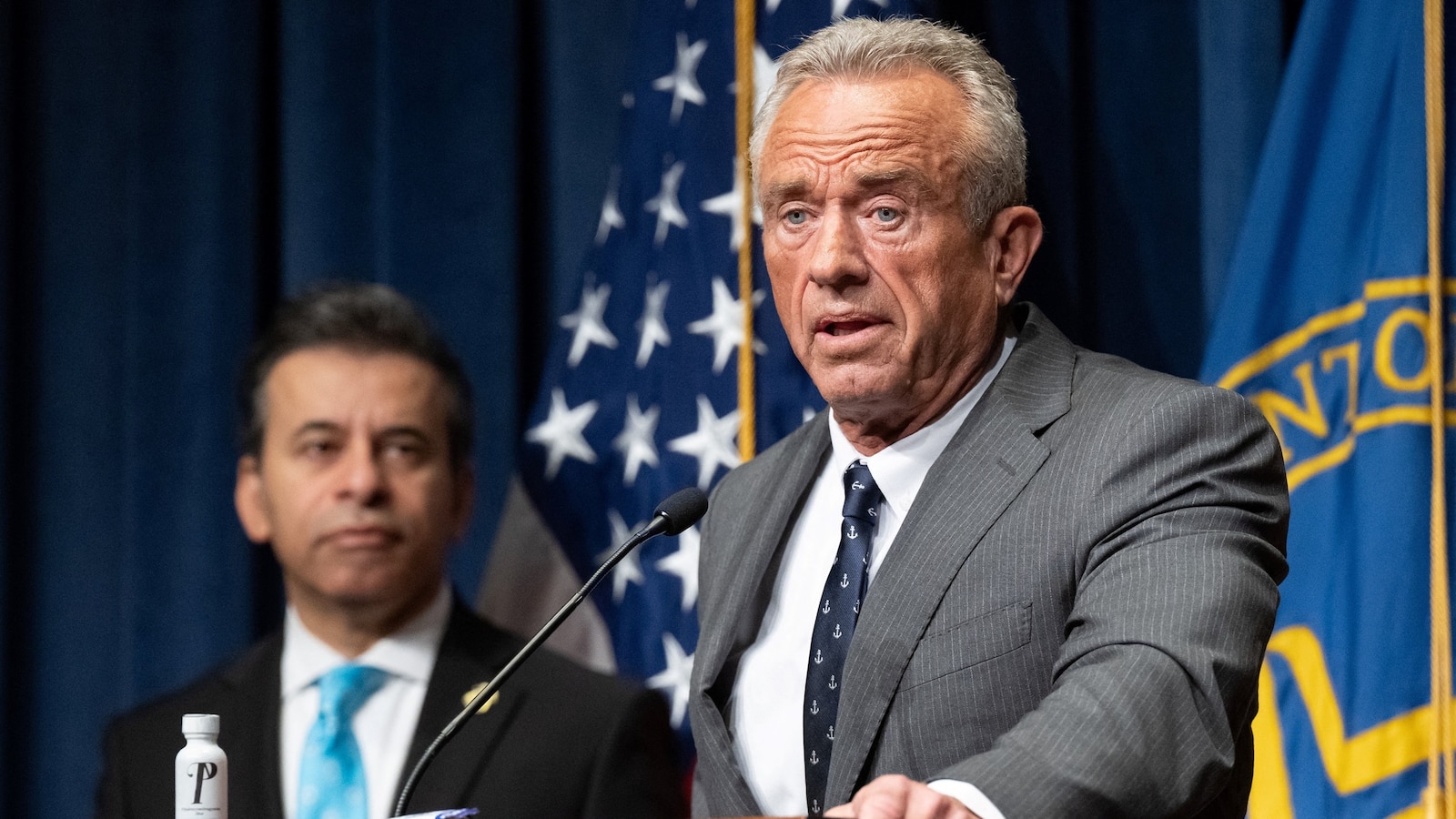 Former CDC Director Robert Redfield calls for COVID-19 mRNA vaccines to be pulled