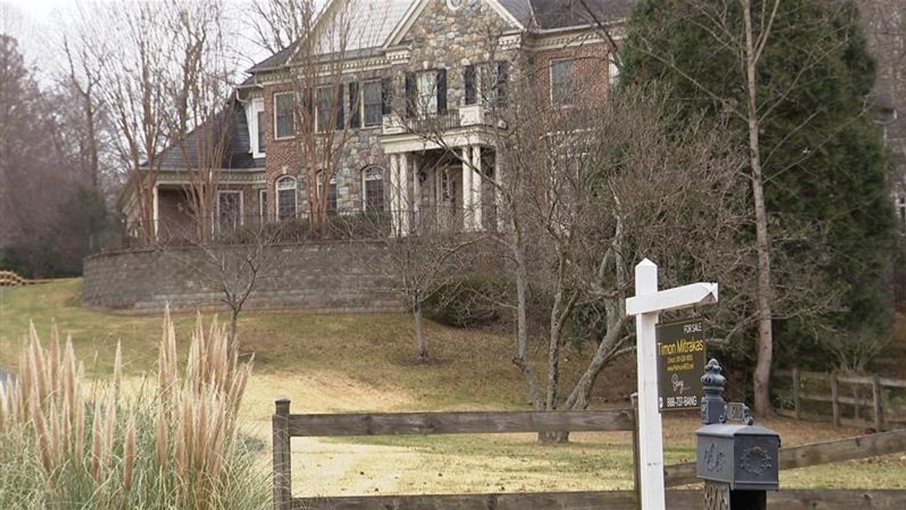 Image for Chinese national charged with smuggling E. Coli into the U.S.