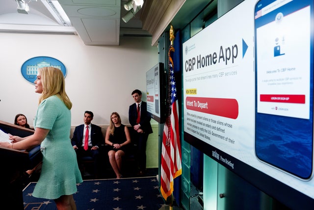 Image for DHS offers $3,000 to illegal immigrants who self-deport by December 31