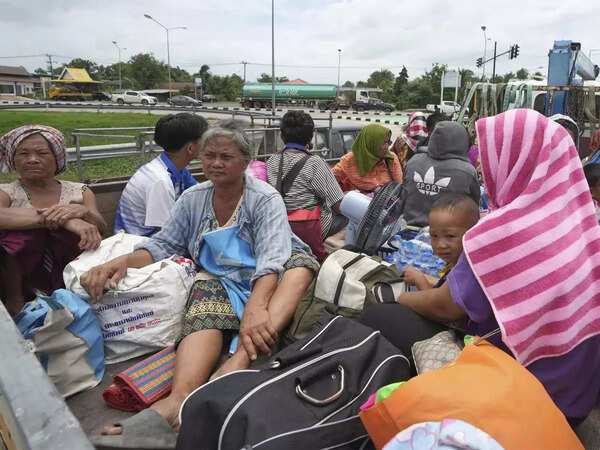 Image for Thailand Imposes Martial Law in Eight Districts Near Cambodia Amid Rising Tensions