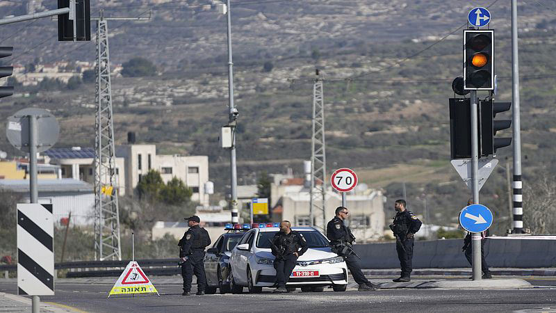 Image for Gunmen Attack Bus Station in Ramot, Injuring 20; Assailants Shot