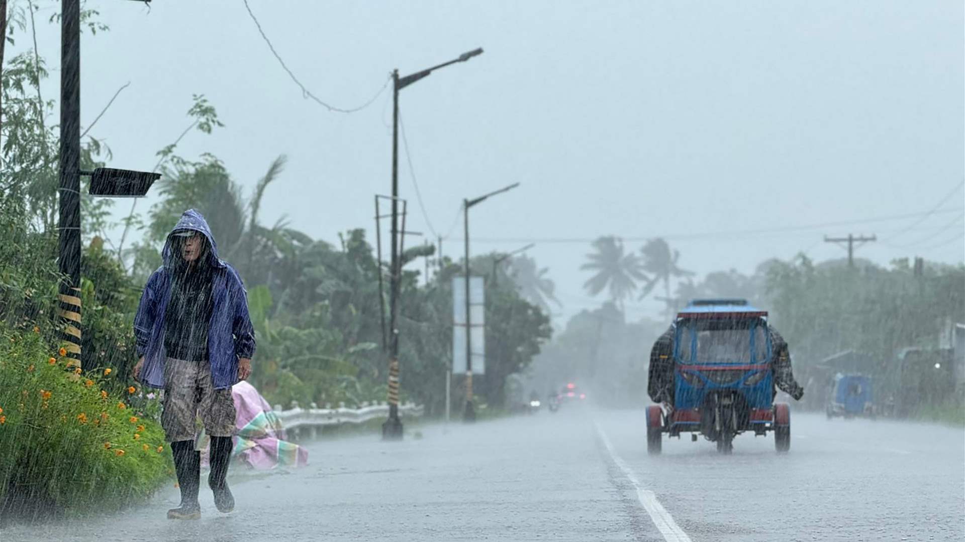 Image for Shenzhen to evacuate 400,000 people ahead of Super Typhoon