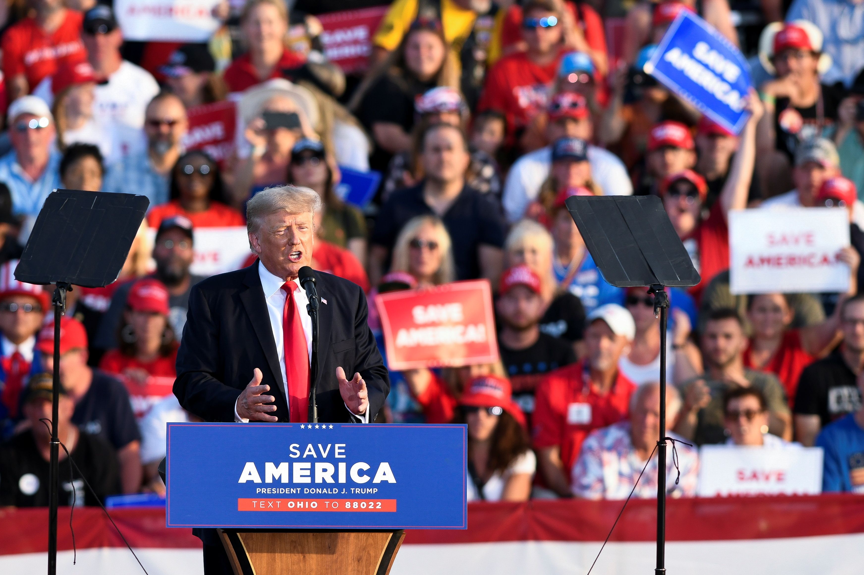 At Ohio rally, Trump knocks Biden on border, hints at 2024 ...