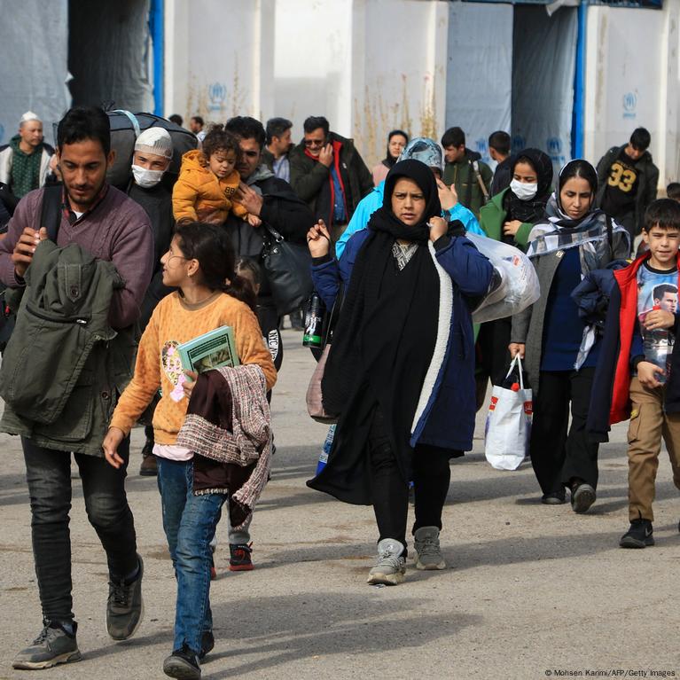 Iran plans to deport 2 million Afghan refugees – DW – 09/14/2024