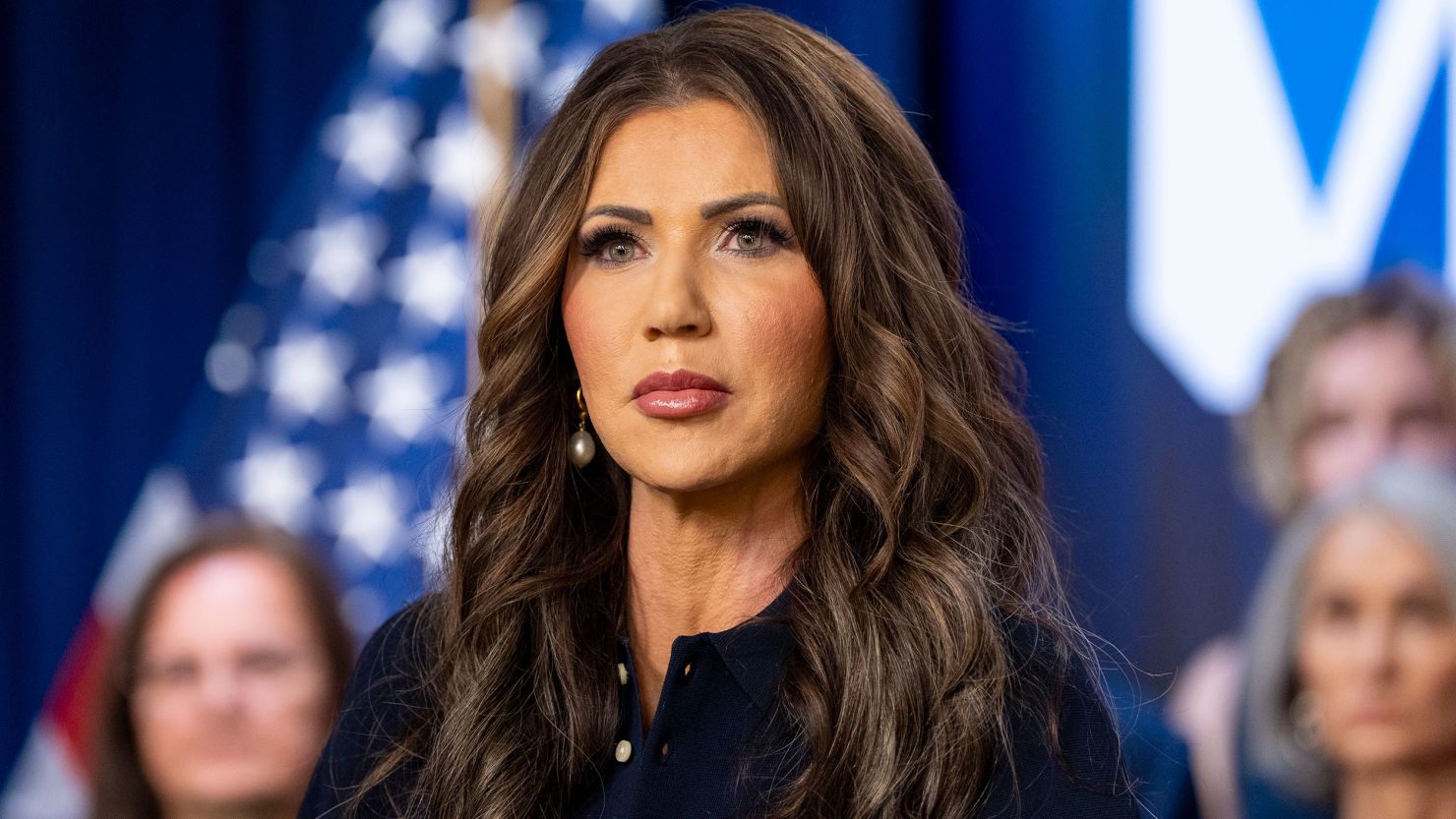 Homeland Security Secretary Kristi Noem’s bag, including $3,000 in cash ...