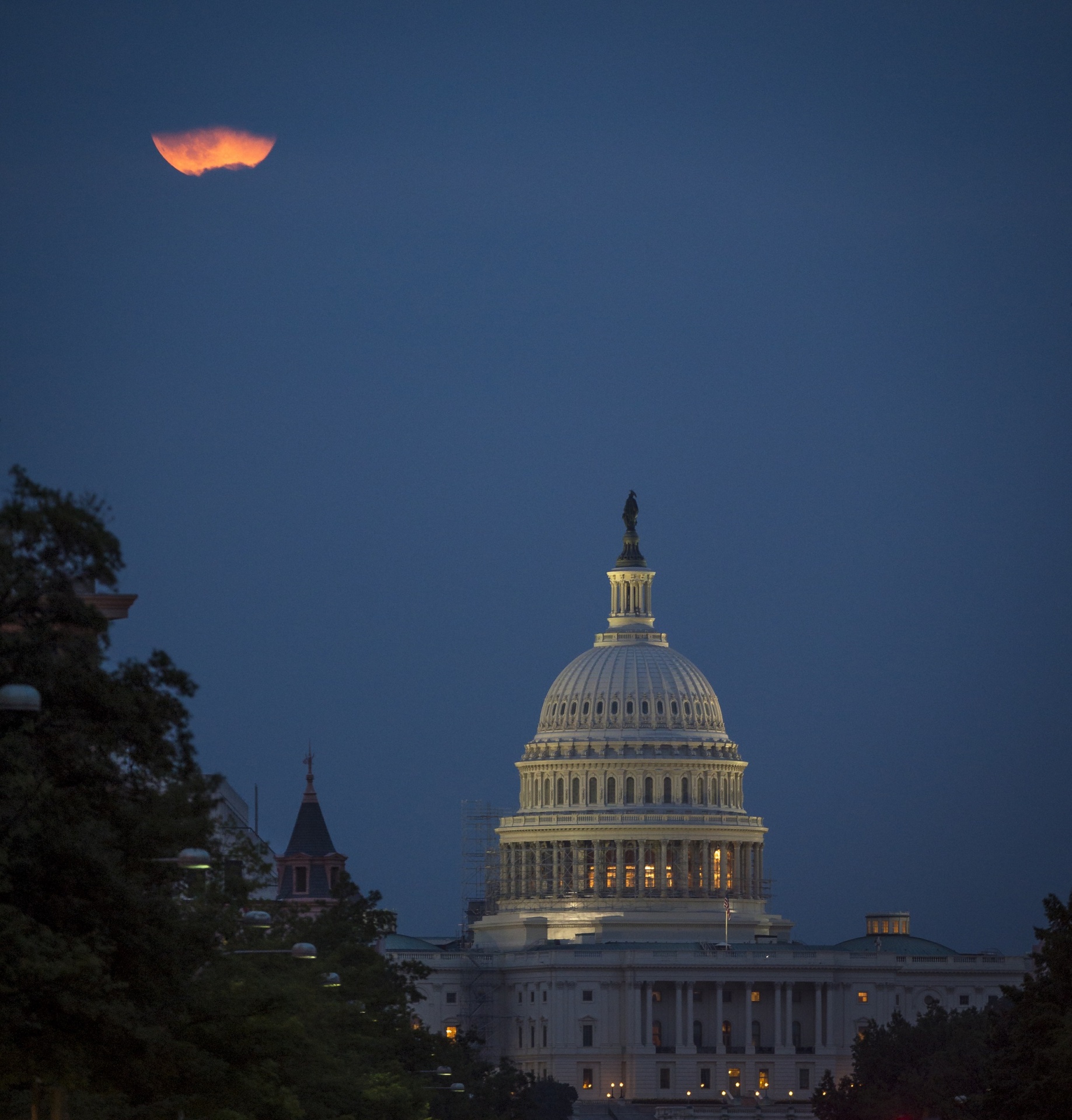 Supermoon Over U.S. Capitol Free Stock Phot…