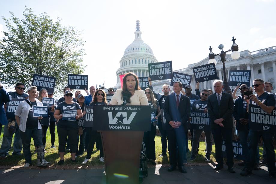 Photo | Photos | News | U.S. Senator Tammy Duckworth of Illinois