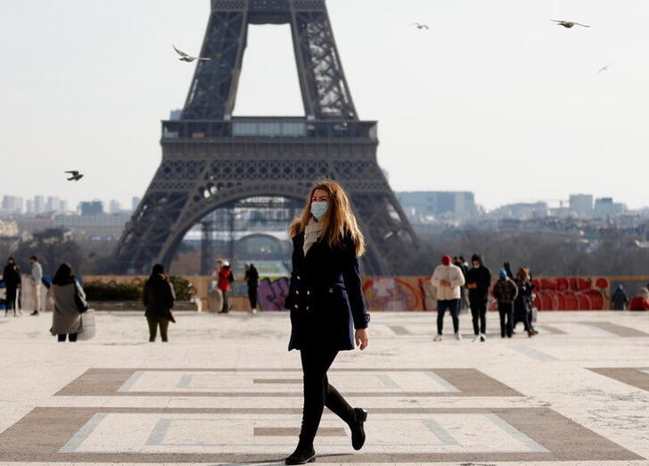 Tourists return to Paris post-pandemic but Asians, Americans ...