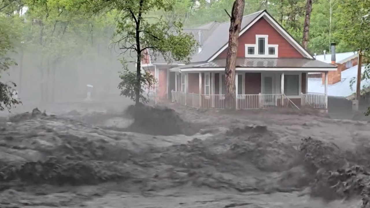 Watch: Flash flooding causes evacuations in New Mexico town | C…