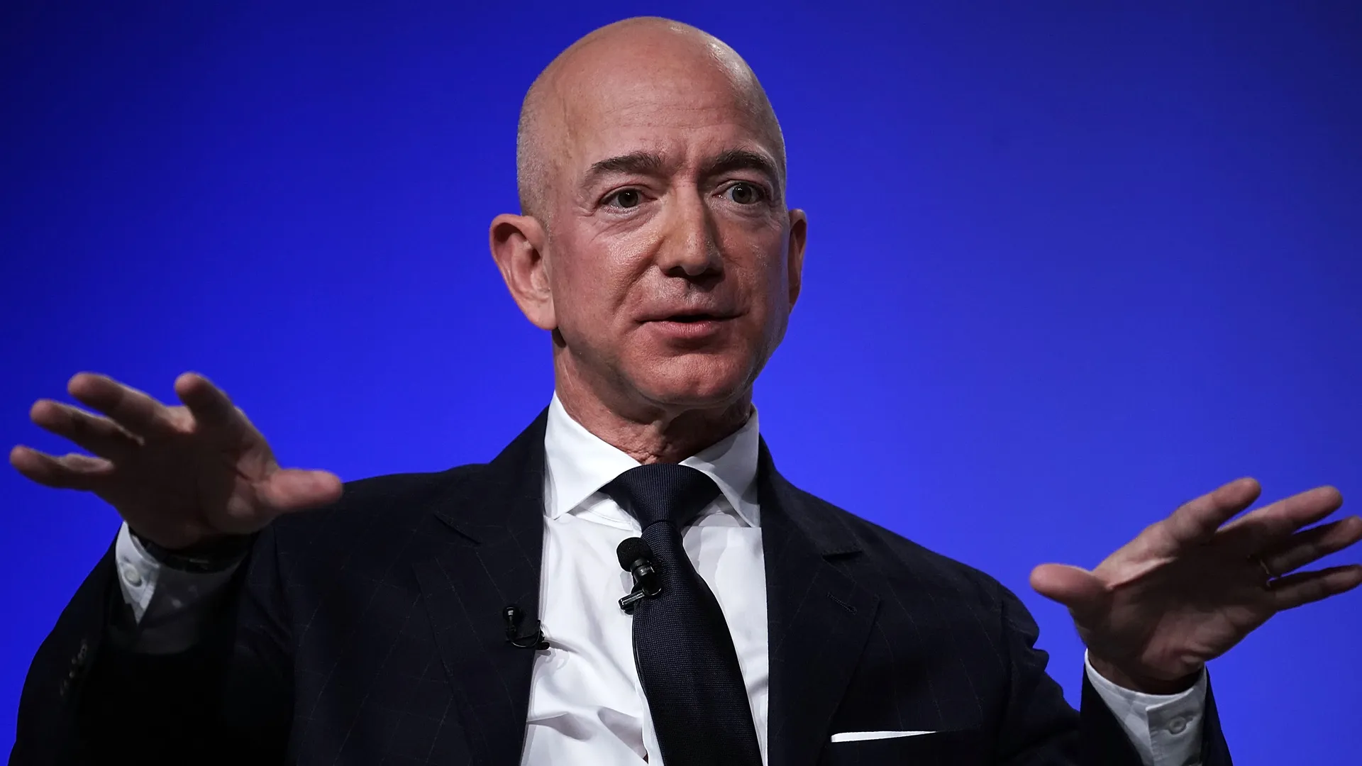 Washington Post owner Jeff Bezos surprises newsroom with ...