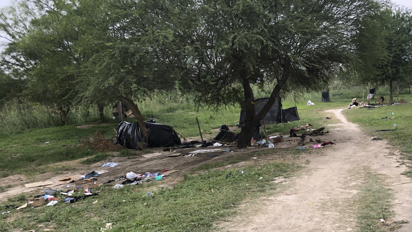 Mexico migrant camp tents torched across border from Texas : NPR