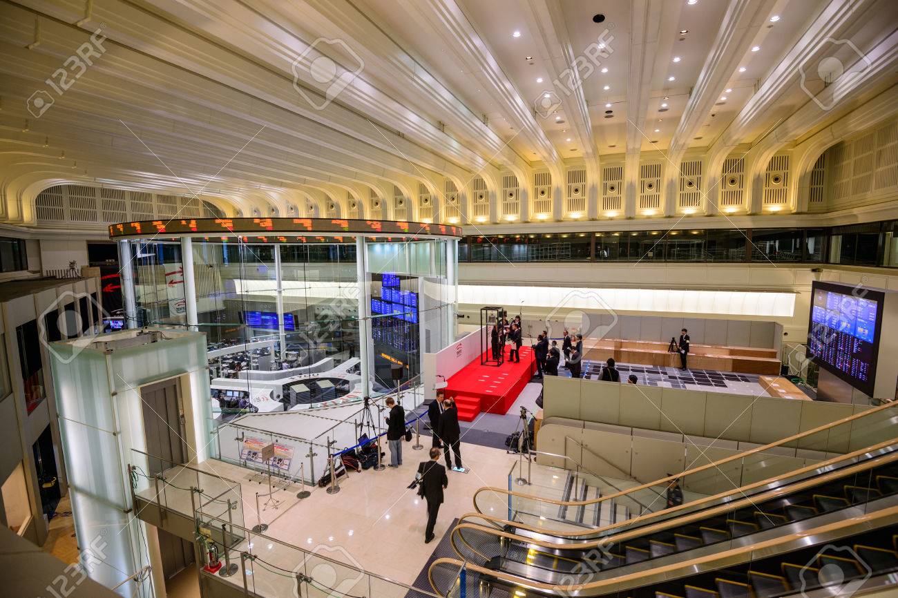 TOKYO, JAPAN - DECEMBER 28, 2012: News Reporters Set Up ...