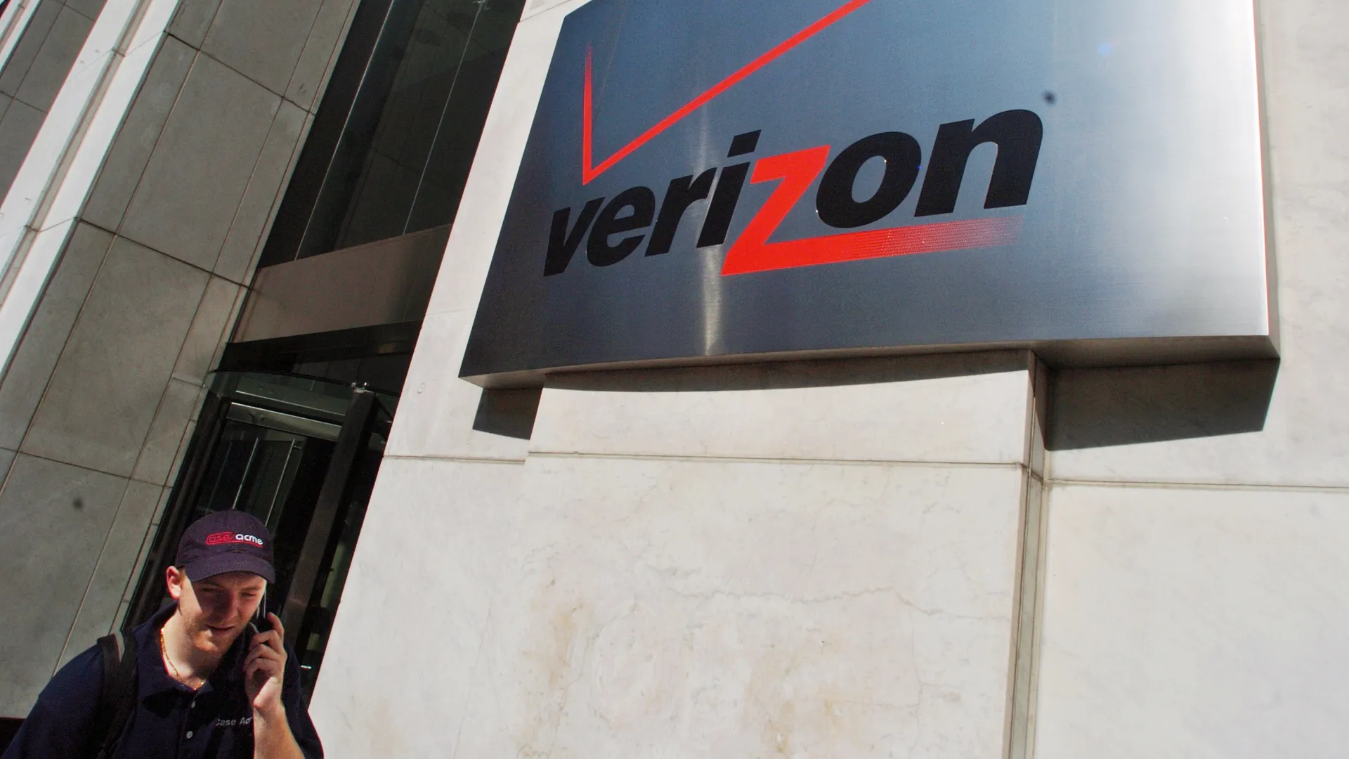 Verizon eyes media assets sale including Yahoo, AOL — reports