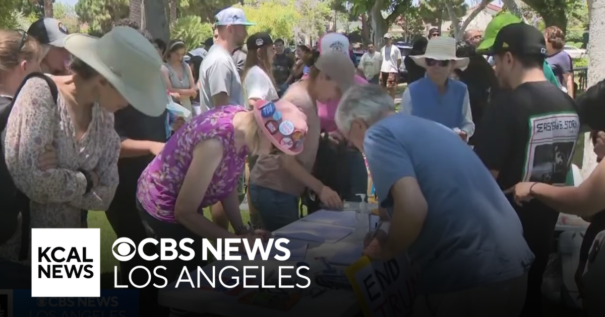 Culver City community gathers to support ice cream vendor ...
