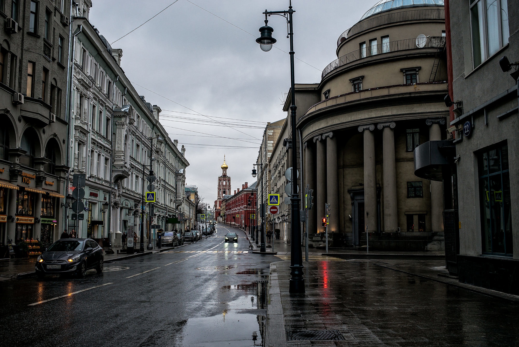 Breaking news coverage: moscow city streets
