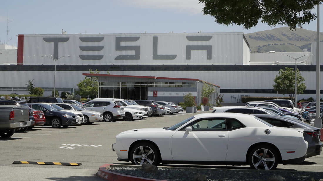 Elon Musk Reopens Tesla Plant, Defying Local Health Officials ...
