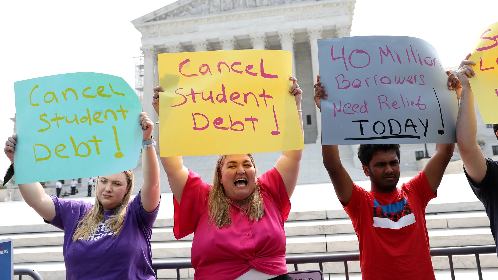Supreme Court strikes down Biden student loan forgiveness ...