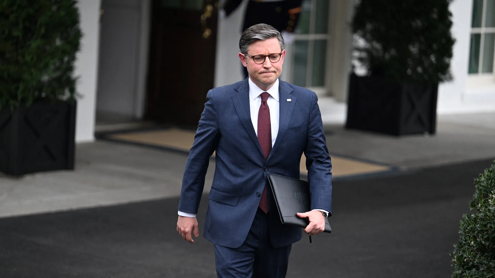 Mike Johnson cornered at “intense” White House meeting as ...