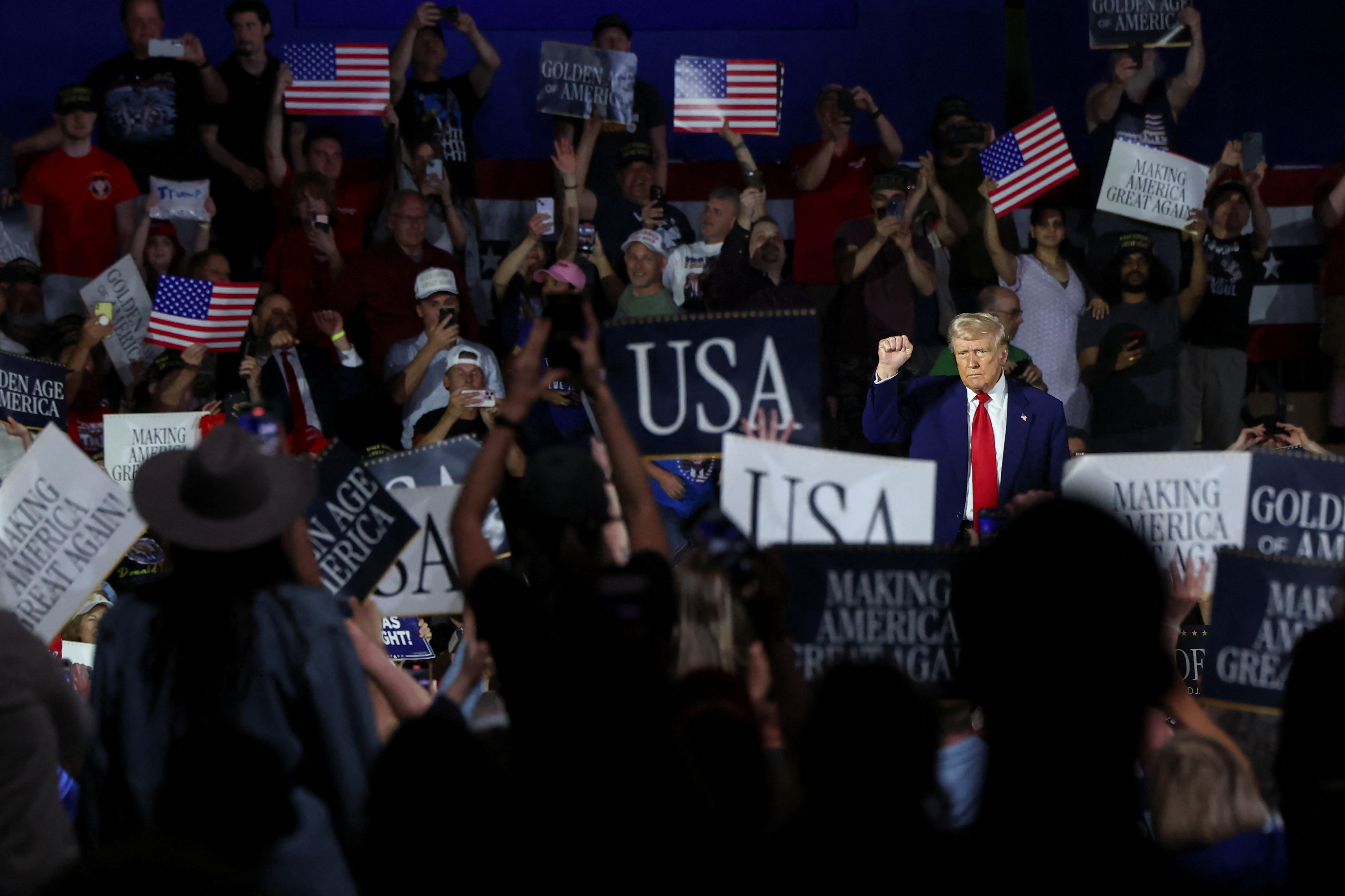 Trump touts economy at Michigan 100-day rally, as Americans ...