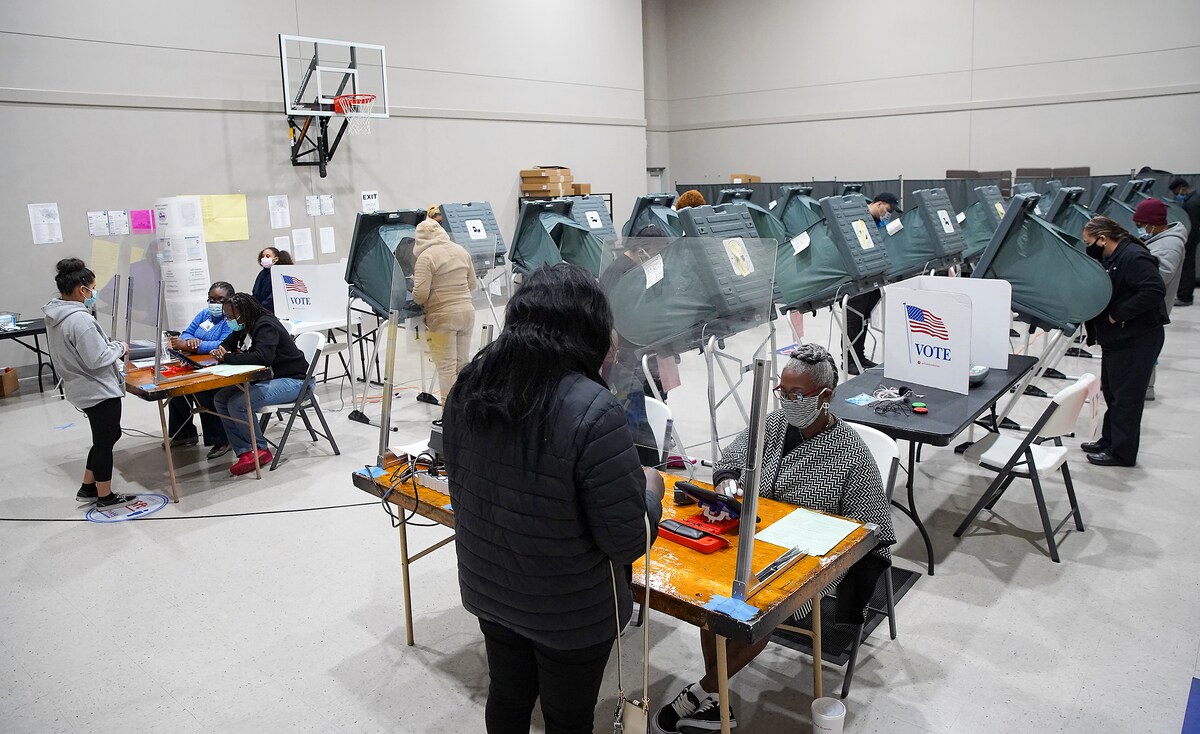 Early voting continues to soar as Texas passes total turnout ...