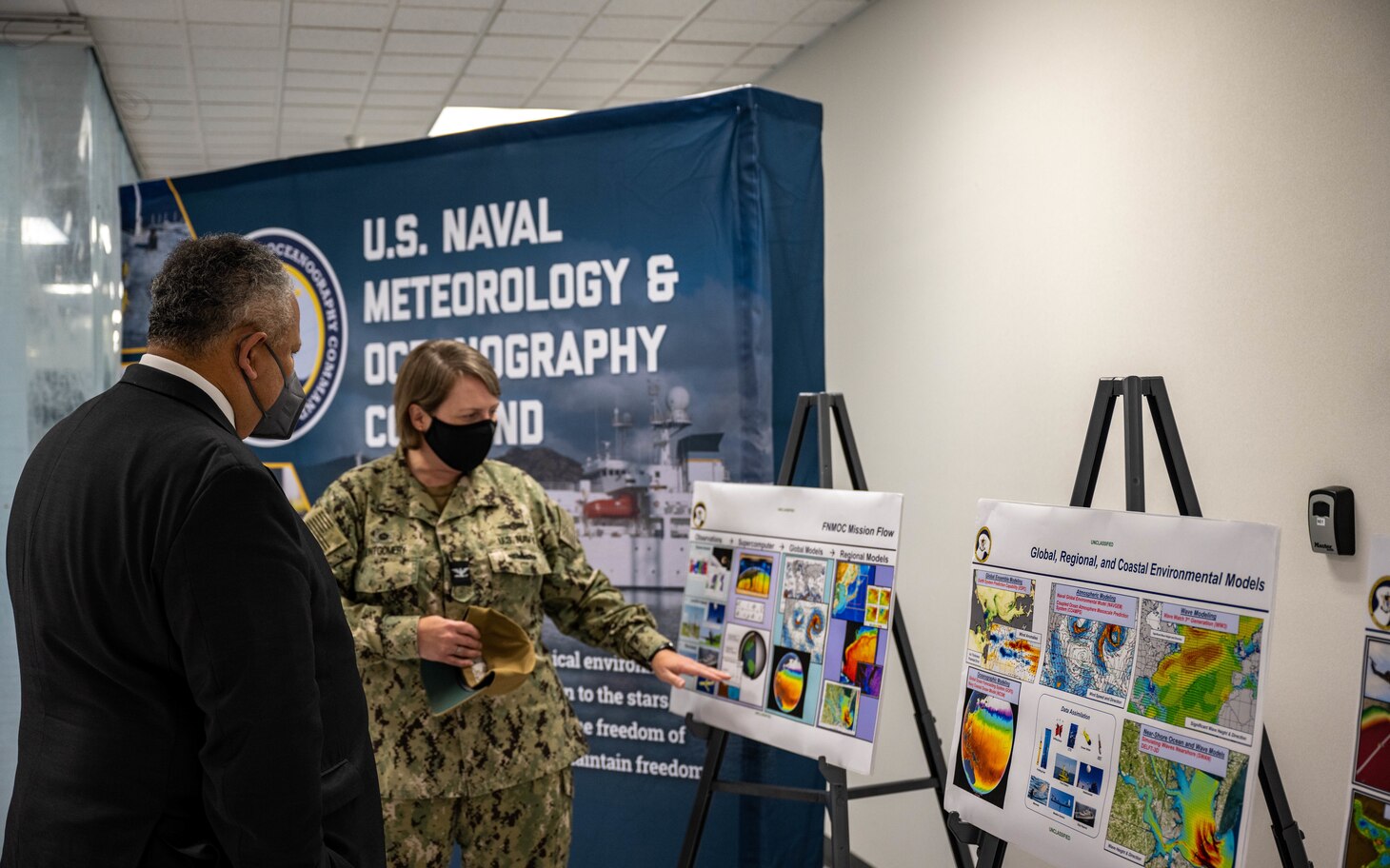 SECNAV visits FNMOC /> Naval Meteorology and Oceanography Command > News ...