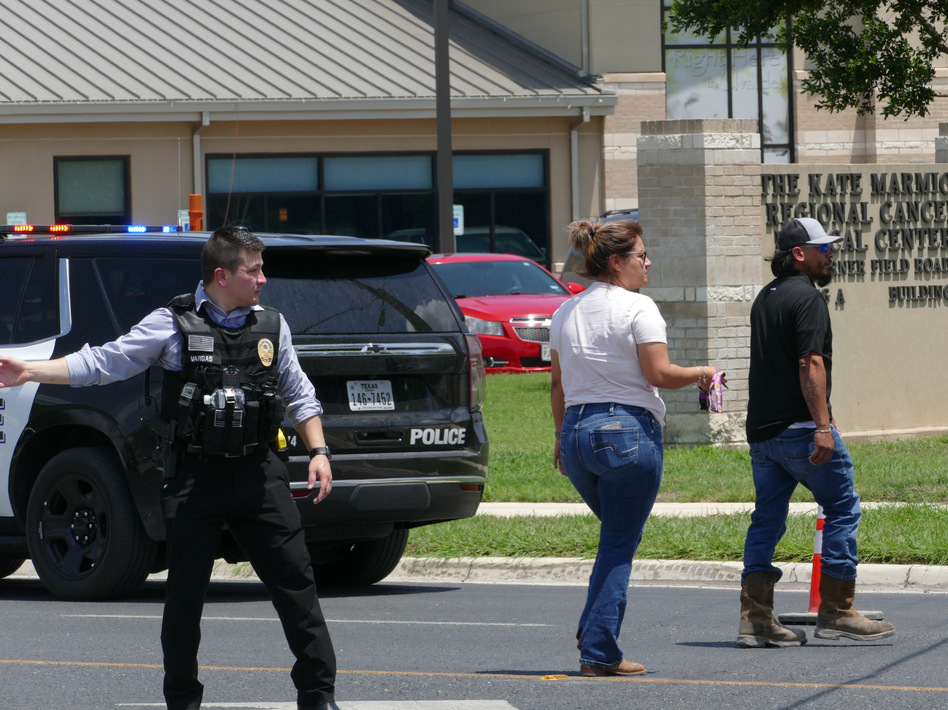 Onlookers urged police to charge into Texas school | News ...