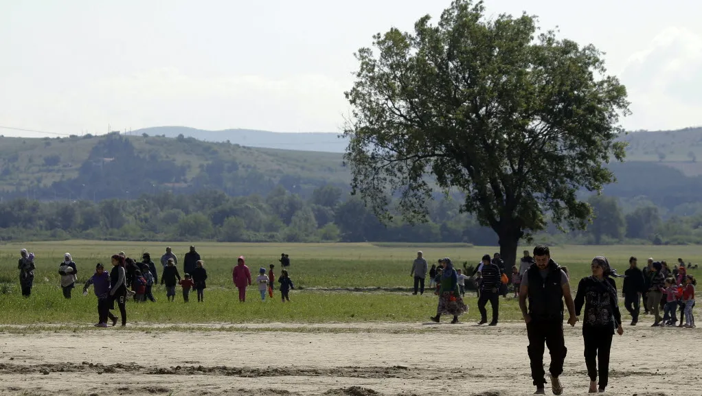 Greece migrant arrivals plunge by 90%