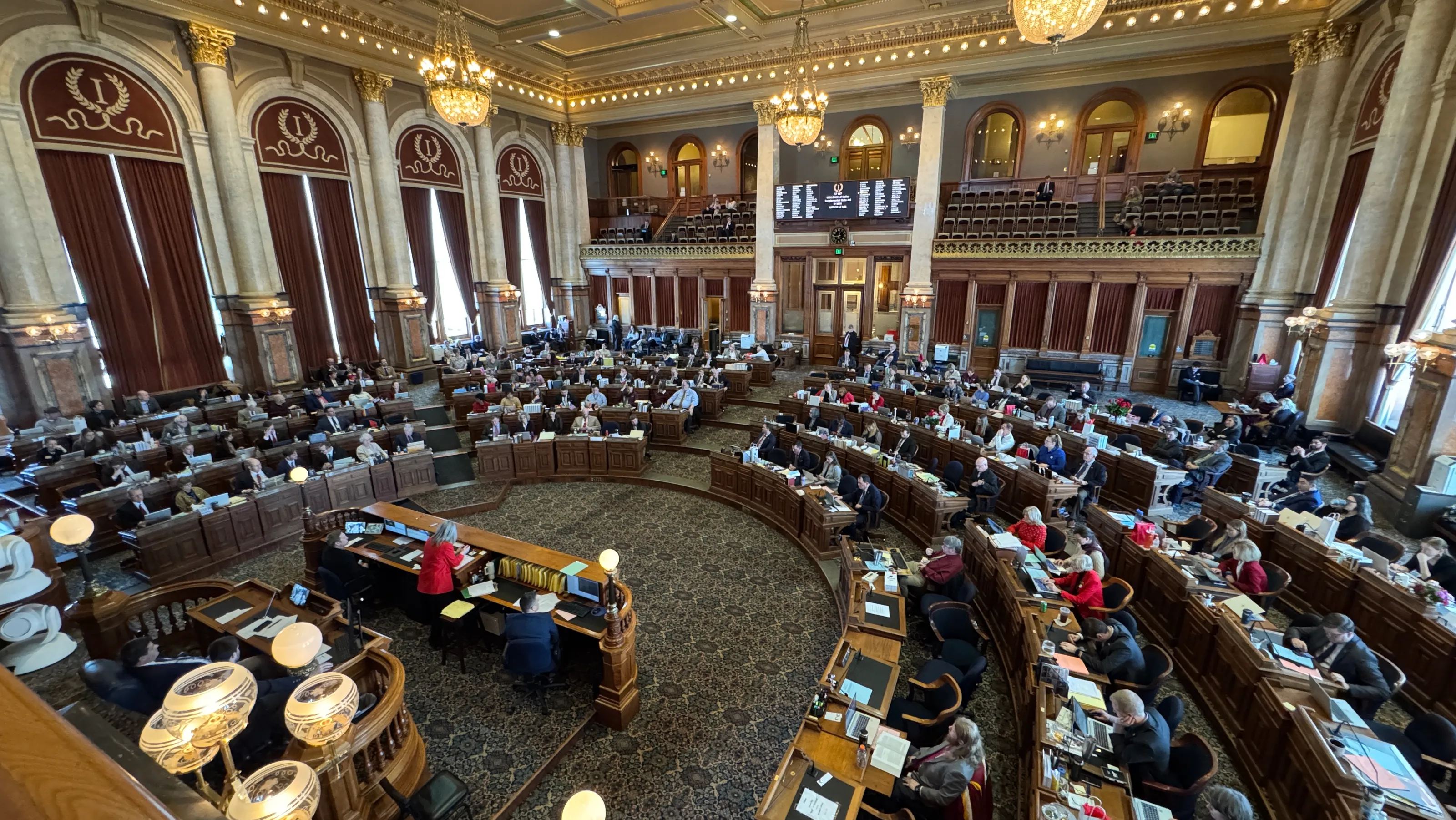 Iowa lawmakers hold debate on K-12 school funding bill