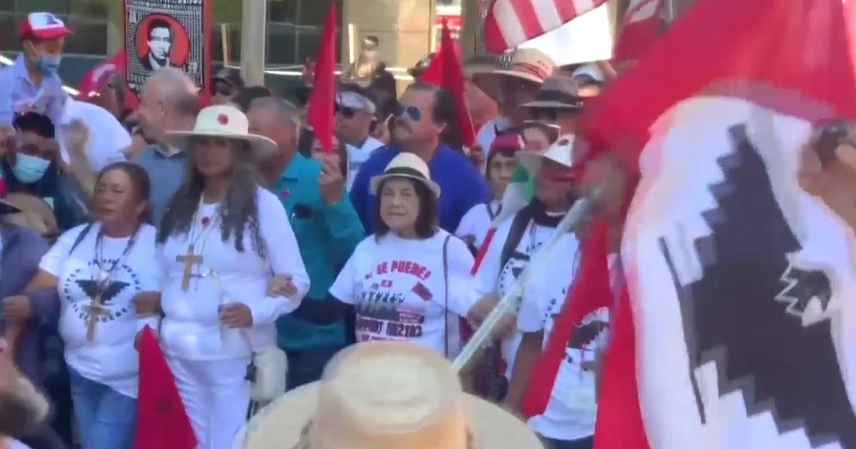 Farm workers rally at California Capitol - CBS San Francisco