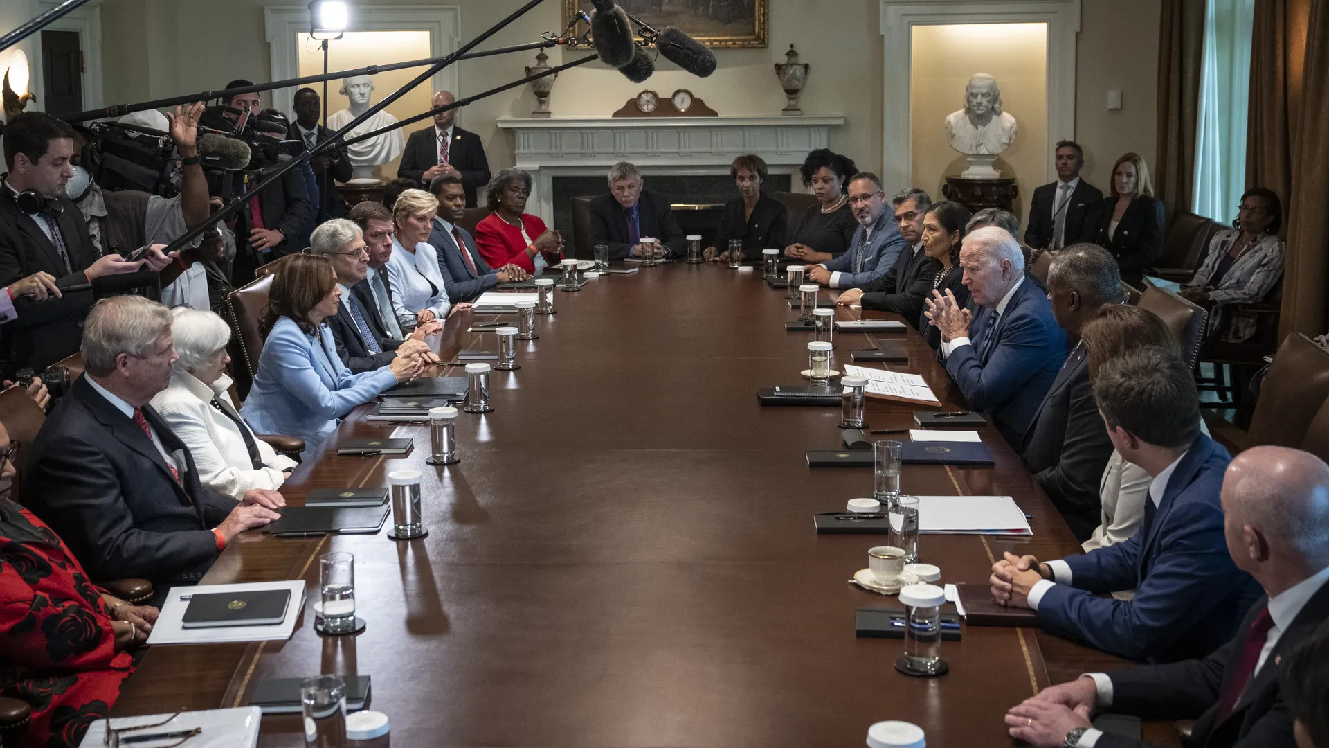 White House prepares for post-midterm turnover