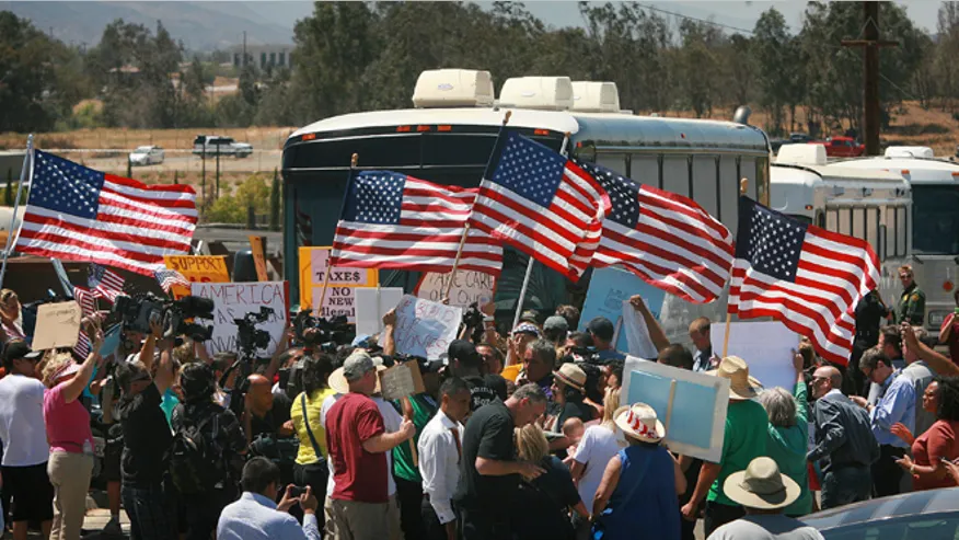 Protests turn back buses carrying illegal immigrant children | Fox News