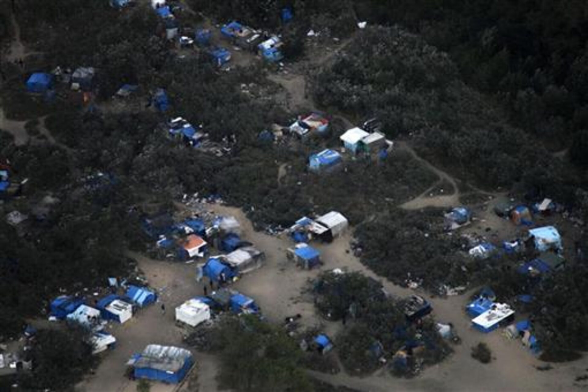 Calais migrant camp cleared