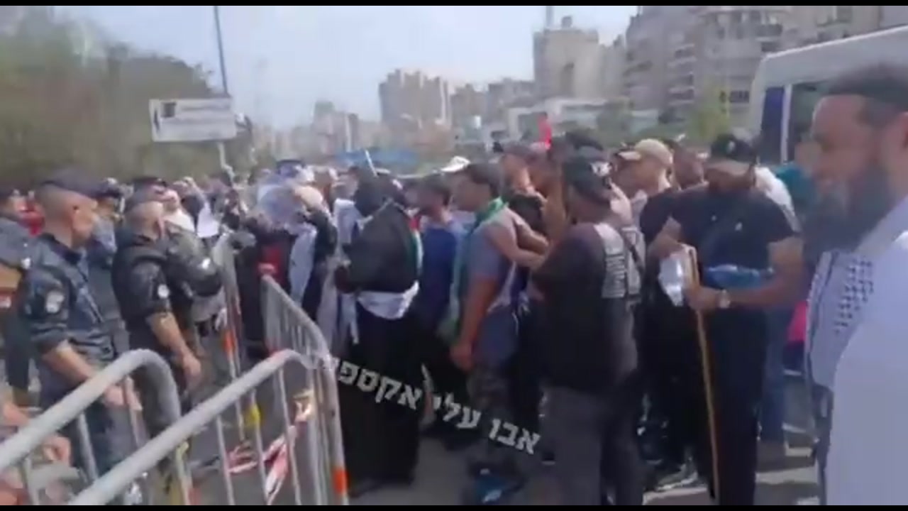 Thousands Protest in Beirut, Urging Egypt to Immediately Open Rafah Crossing